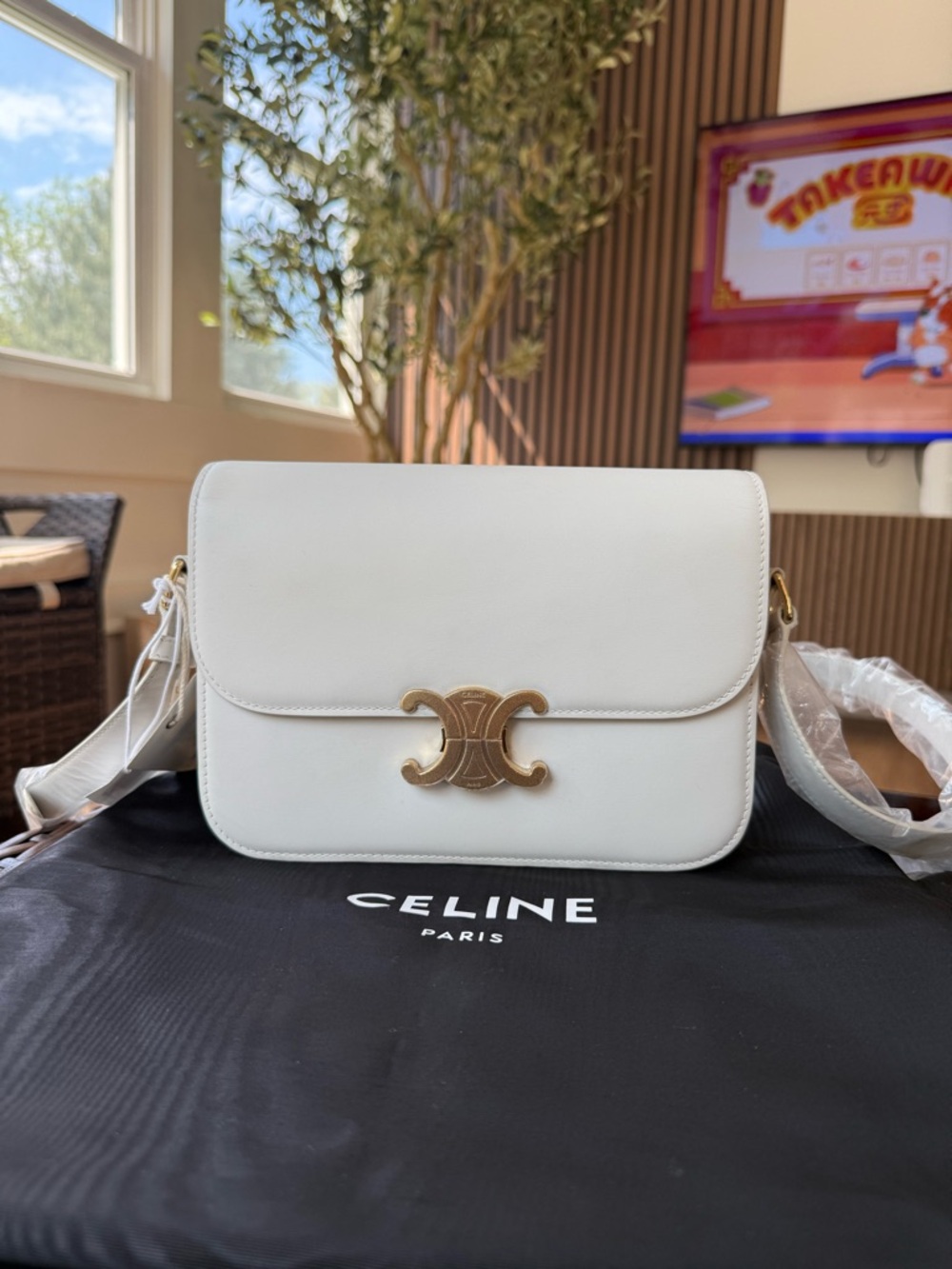 Celine
Triomphe Shoulder Bag Smooth Calfskin Medium